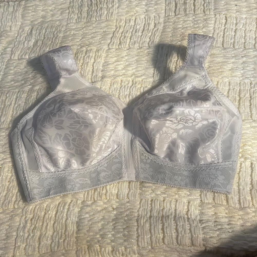 White PLAYTEX 18 Hour Comfort-Strap Wireless Bra